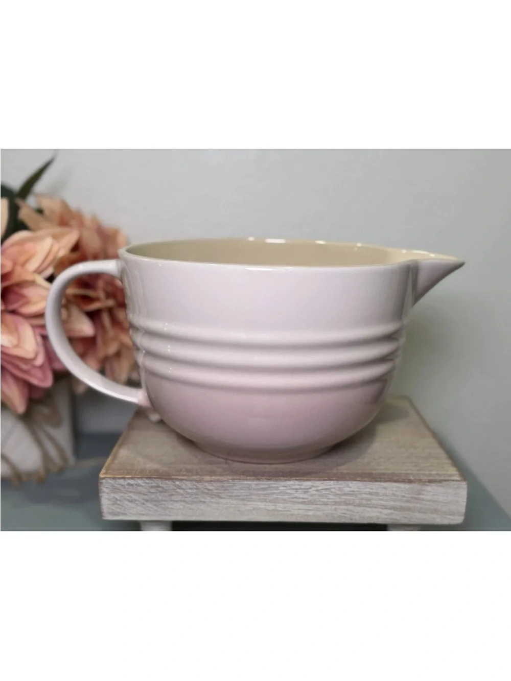 Le Creuset Stoneware Batter Mixing Bowl 2L / 2-1/8Qt color ~ SHELL PINK